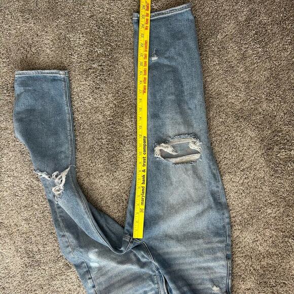 American Eagle Women's Size 8 Short Curvy Mom Jean Distressed holes - Picture 8 of 10